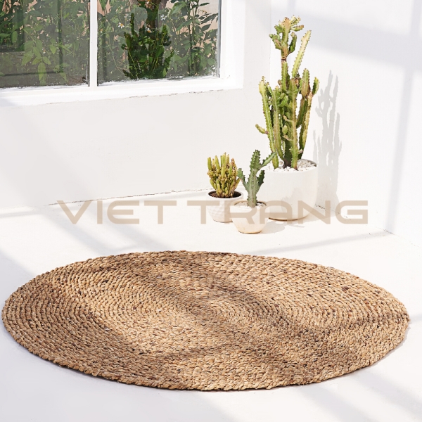 Hand-woven round rug